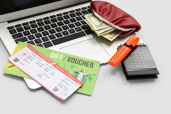 Mennyit keres egy belföldi személypénztáros?