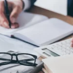 Mennyit keres egy hitelügyintéző?