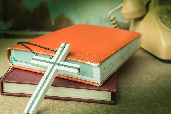 Mennyit keres egy hittantanár?