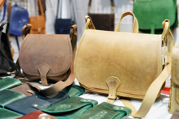 Mennyit keres egy bőr ajándéktárgy készítő?