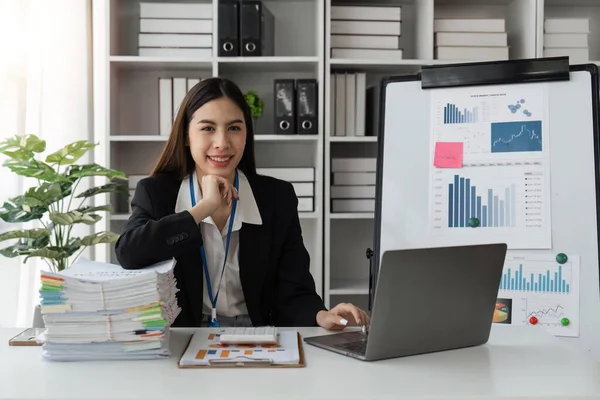 Mennyit keres egy bérszámfejtő?