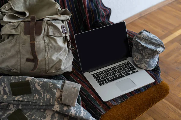 Mennyit keres egy ezredes?