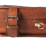 Mennyit keres egy bőrdíszműves, bőröndös?