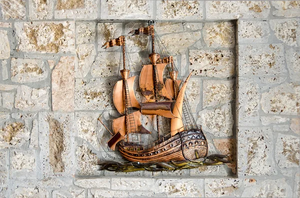 Mennyit keres egy bronzműves és szoboröntő?