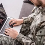 Mennyit keres egy alapfokú katonai vezető-helyettes?