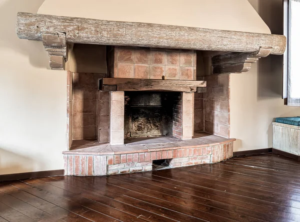 Mennyit keres egy cserépkályha- és kandallóépítő?