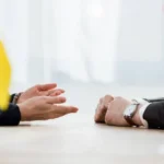 Mennyit keres egy diplomata?