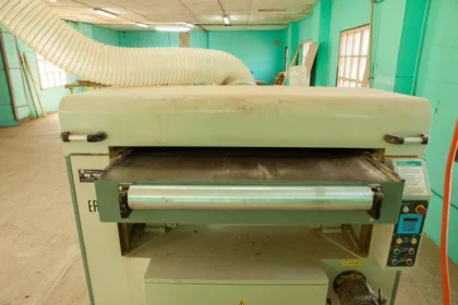 Mennyit keres egy bútoripari gyártás-előkészítő, szervező?