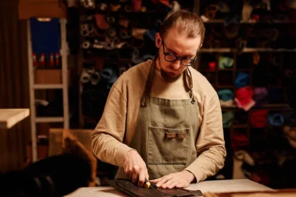 Mennyit keres egy bőrtárgy készítő?