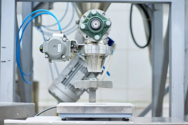 Egy elektromos halászgép részlete, amely a halászat során használt technológiát mutatja.