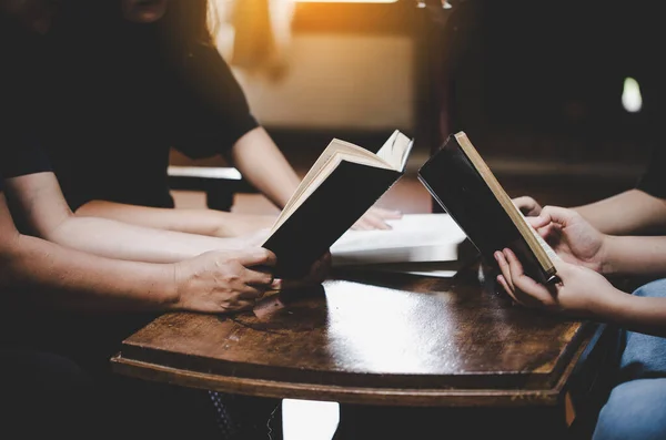 Mennyit keres egy egyházi vezető?