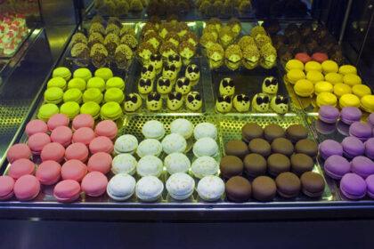 Mennyit keres egy édesség kereskedő?