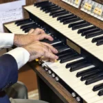 Mennyit keres egy egyházzenész?