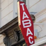 Mennyit keres egy dohánybolti eladó?