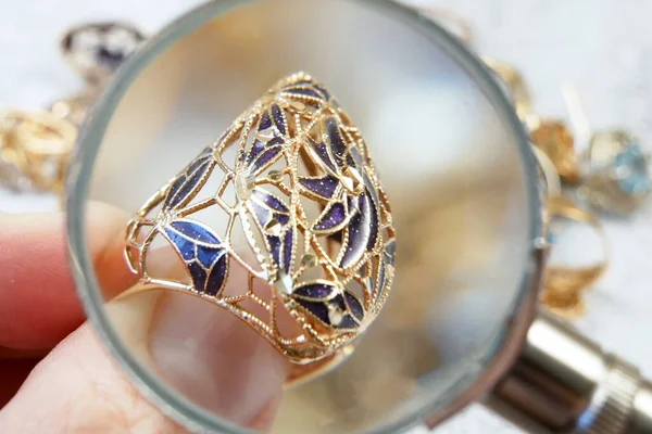 Mennyit keres egy ékszerész?