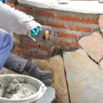 Mennyit keres egy díszítő kőműves?