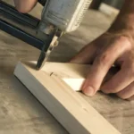 Asztalos mennyit keres?